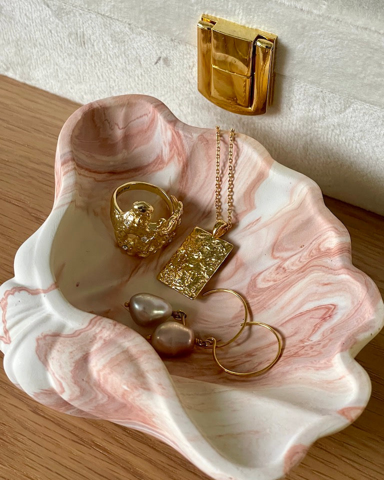 Large Amy seashell - Terracotta marble