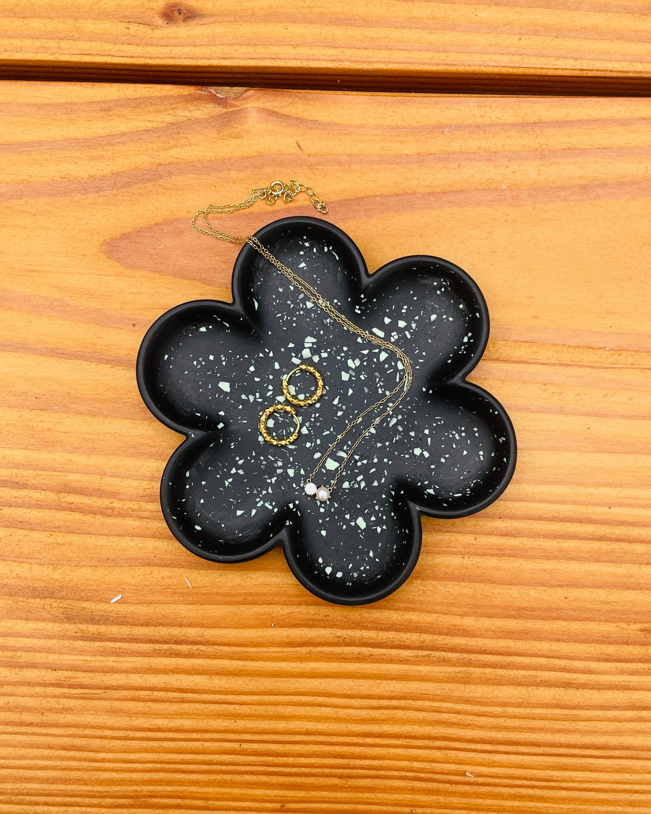 Blossom bakke - Sort med terrazzo