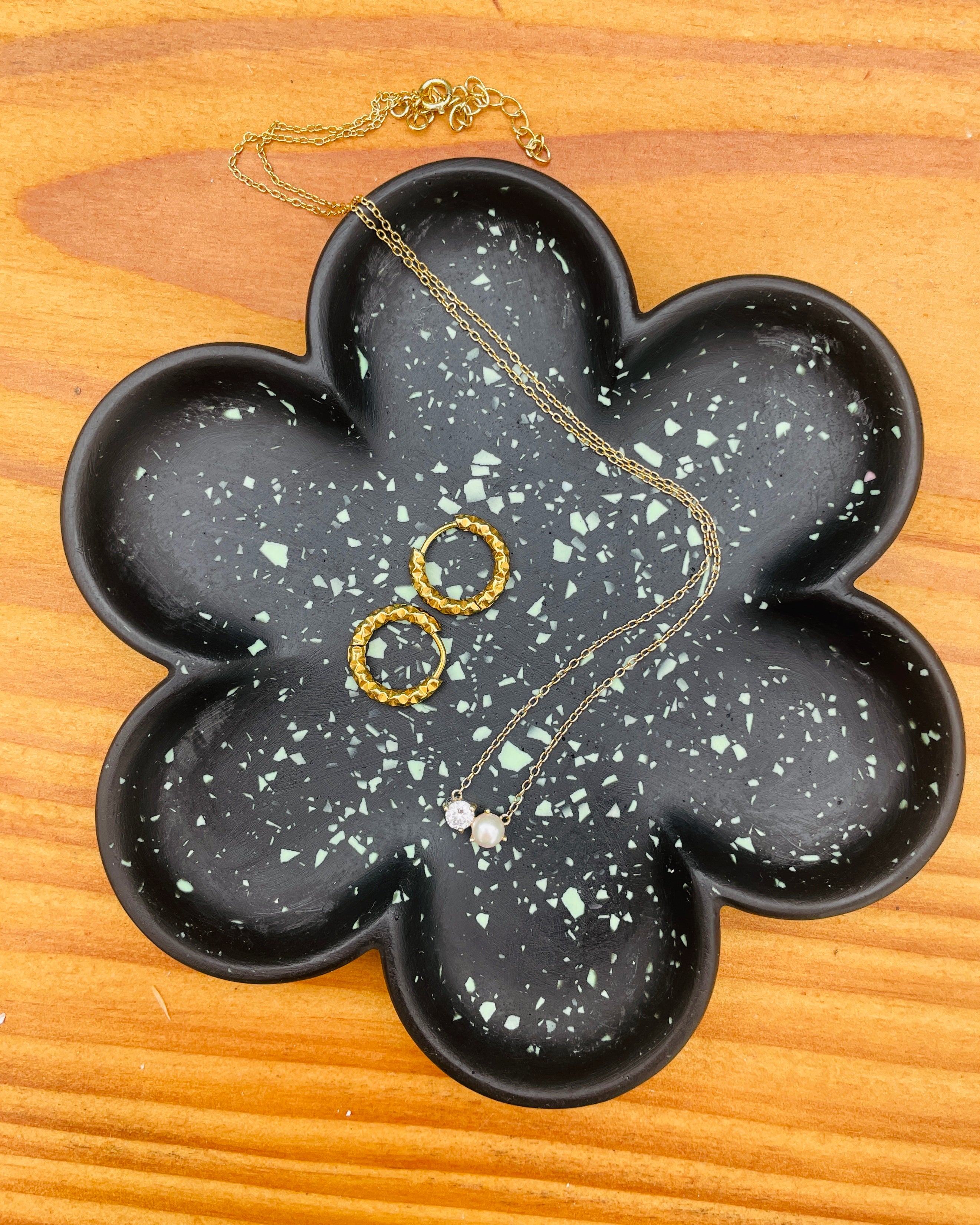 Blossom bakke - Sort med terrazzo