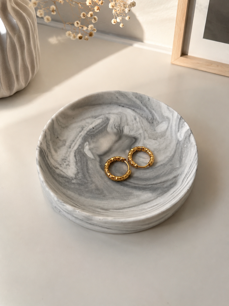 Jewelery bowl - Black with white marble