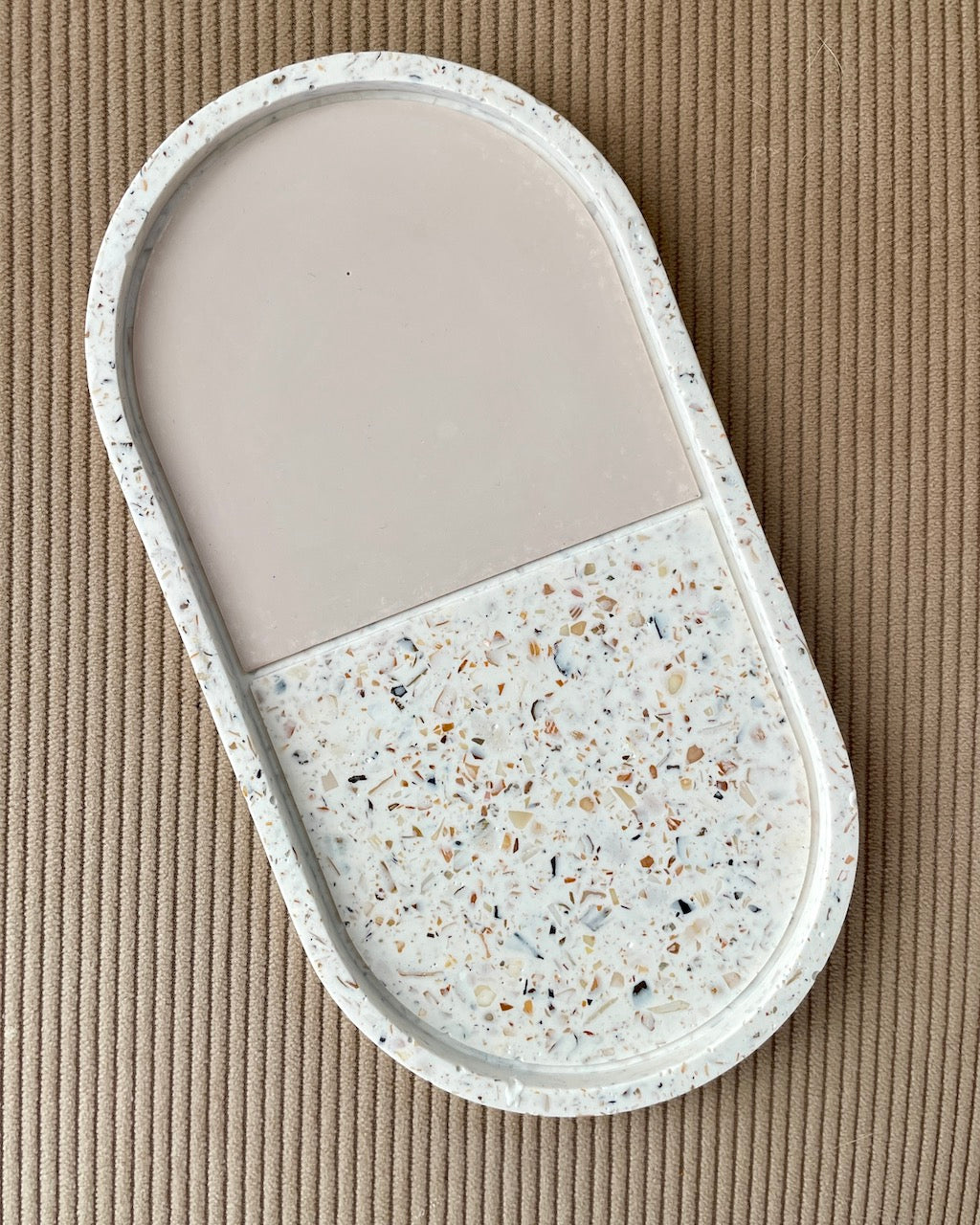 Oval bakke - Duo beige med muslingeskaller