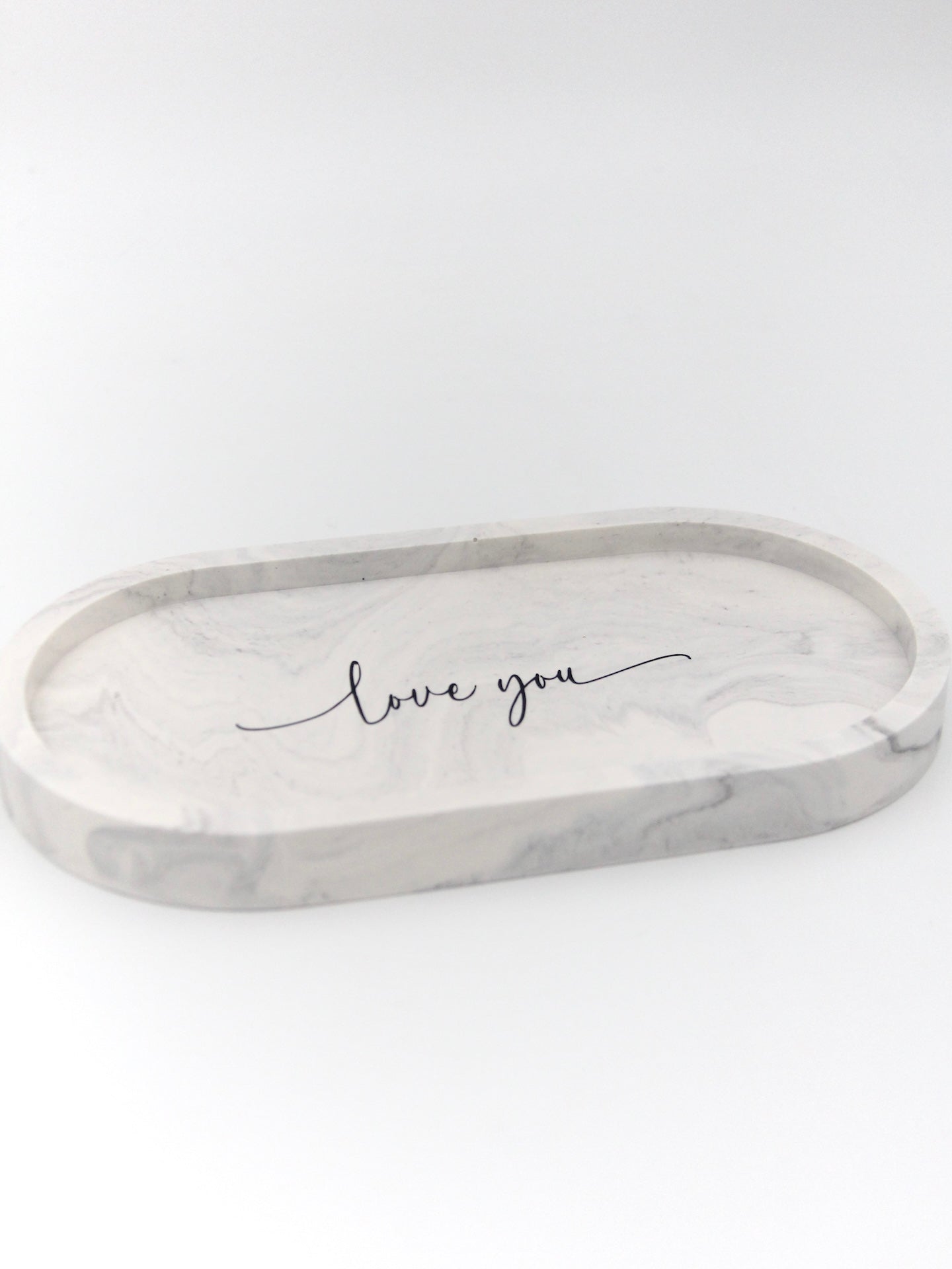 Bakke - Grå marmor med tekst