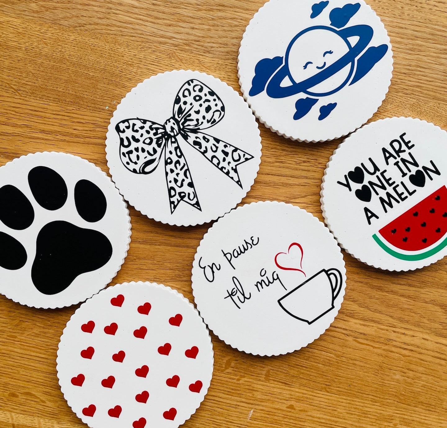 Bordskåner - Med kaffekop