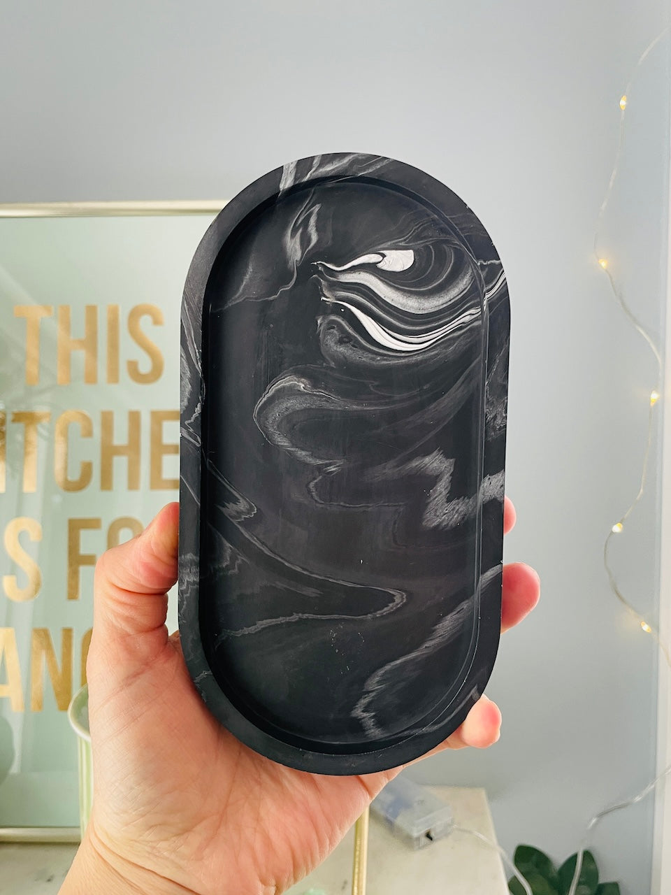 Klassisk bakke - Sort med hvid marmor