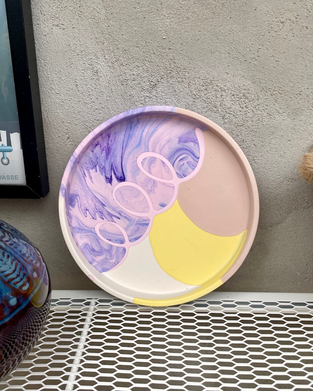 Large round tray - With grey marble