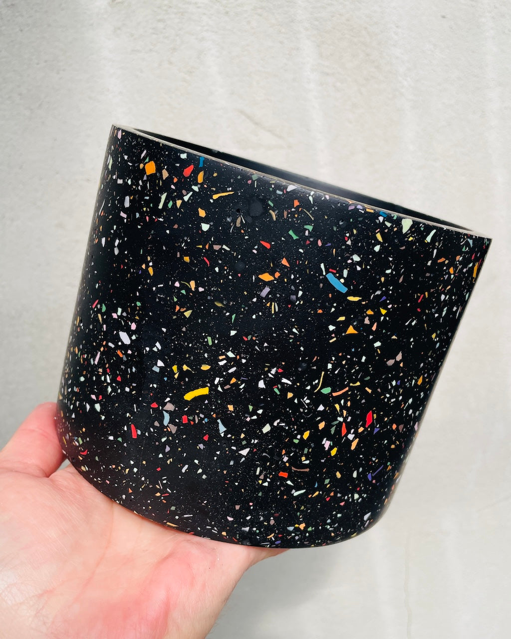 Potteskjuler - Sort med terrazzo