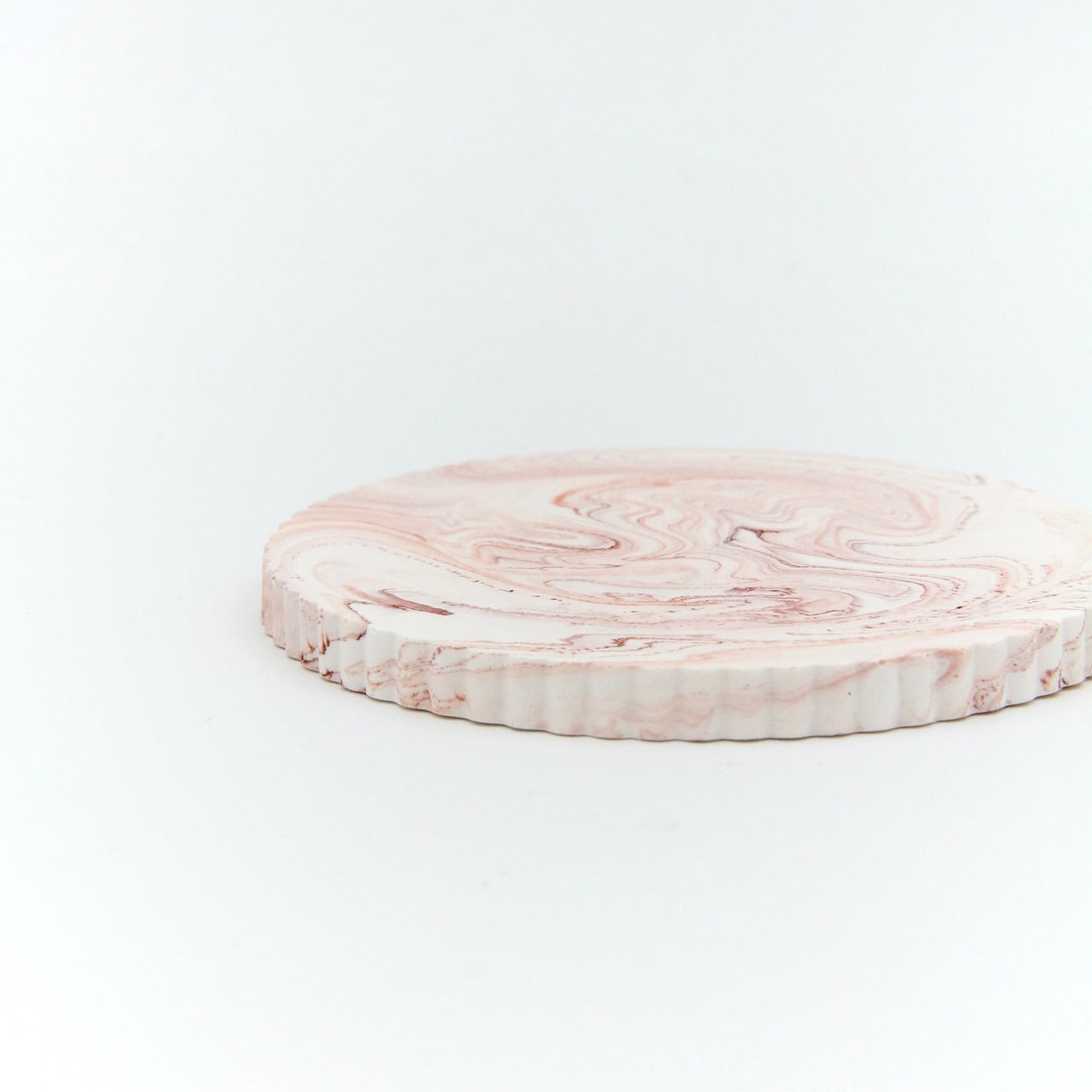 Rund bordskåner med terracotta marmor mønster – Håndlavet og god til glas