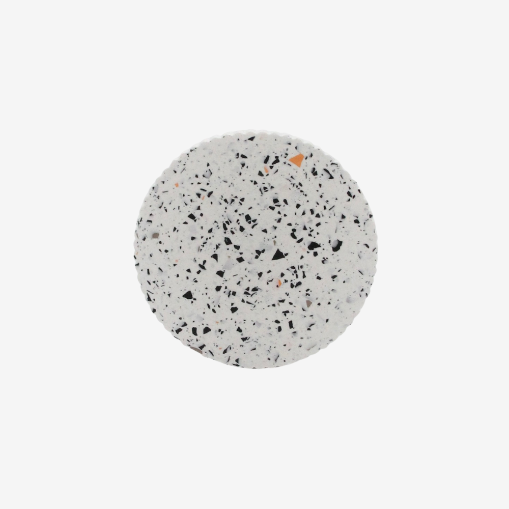 Rund bordskåner i terrazzo-look – stilfuld og praktisk til glas og kopper