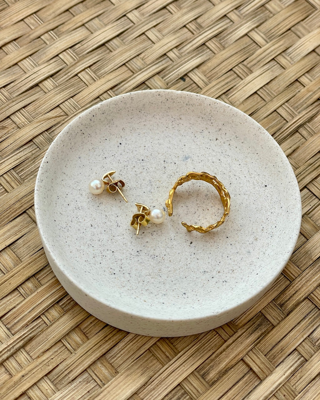 Jewelery bowl - Black with white marble