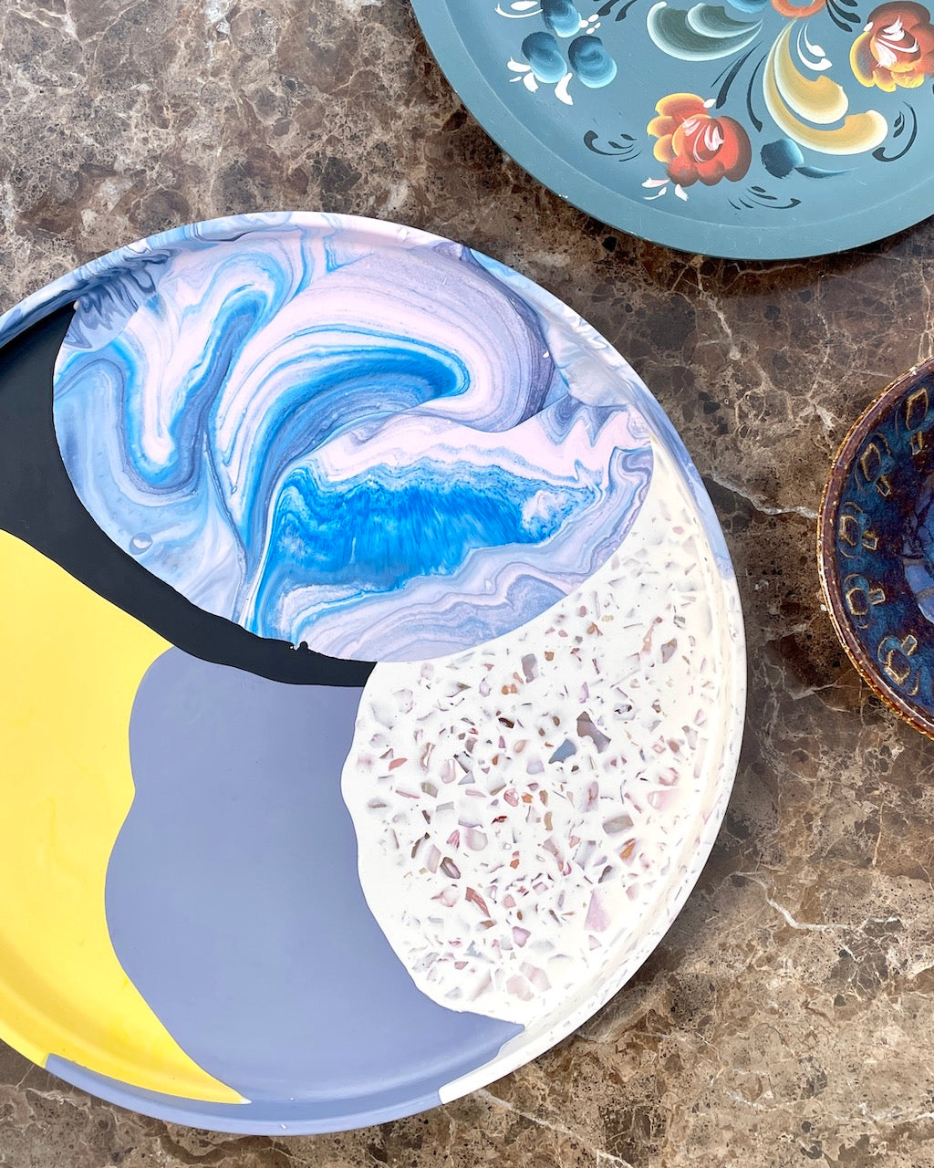 Large round tray - With grey marble