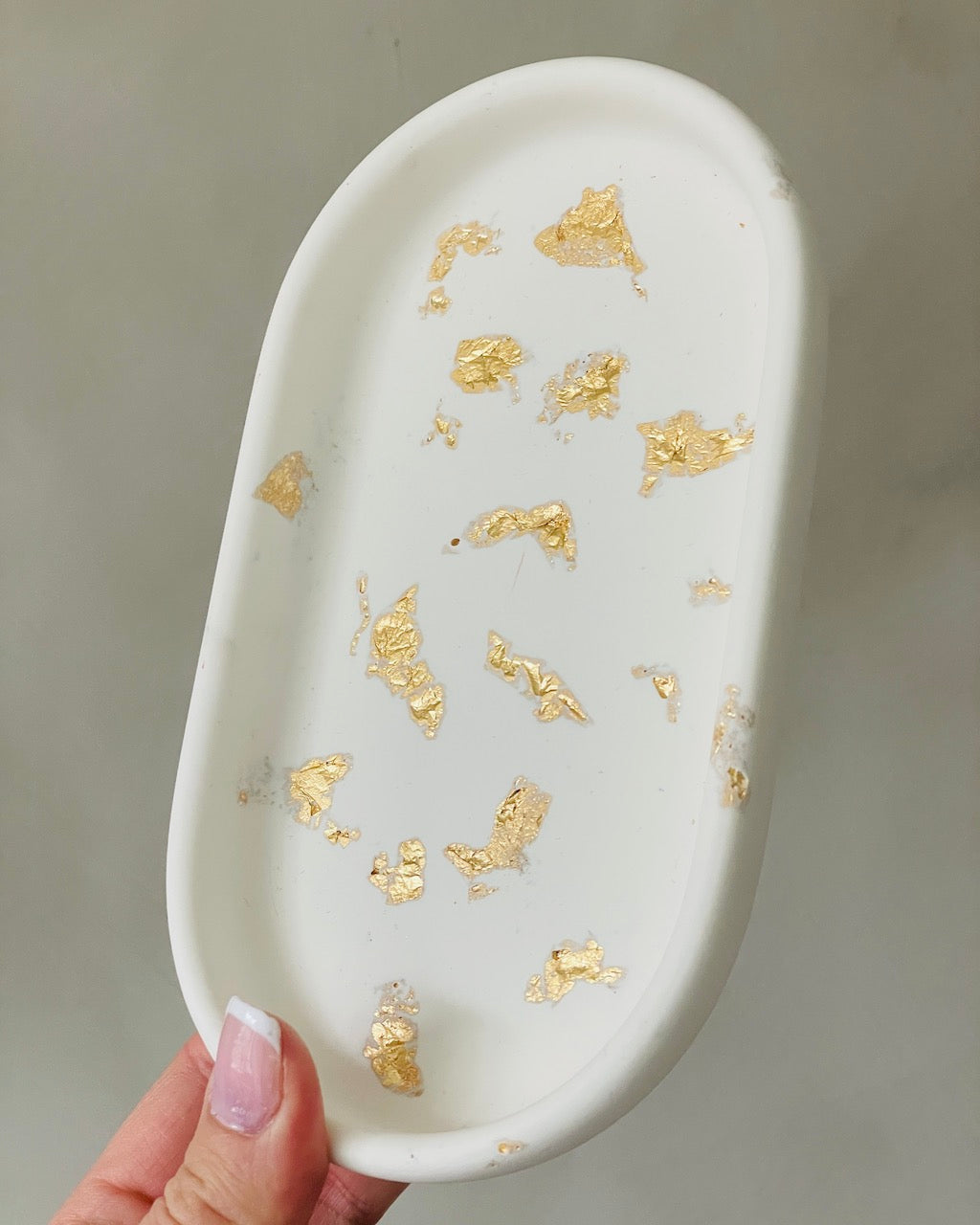 Dekorationsbakke - Hvid med guld