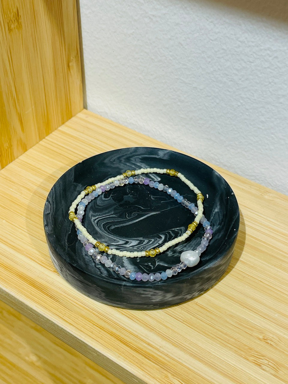 Jewelery bowl - Black with white marble