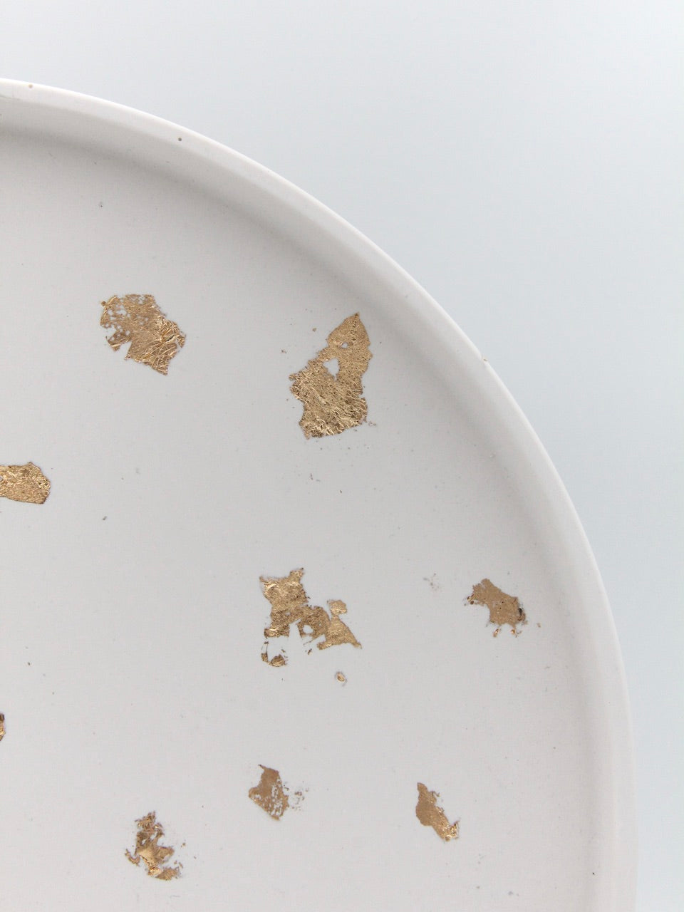 Large round tray - Warm yellow "marble"