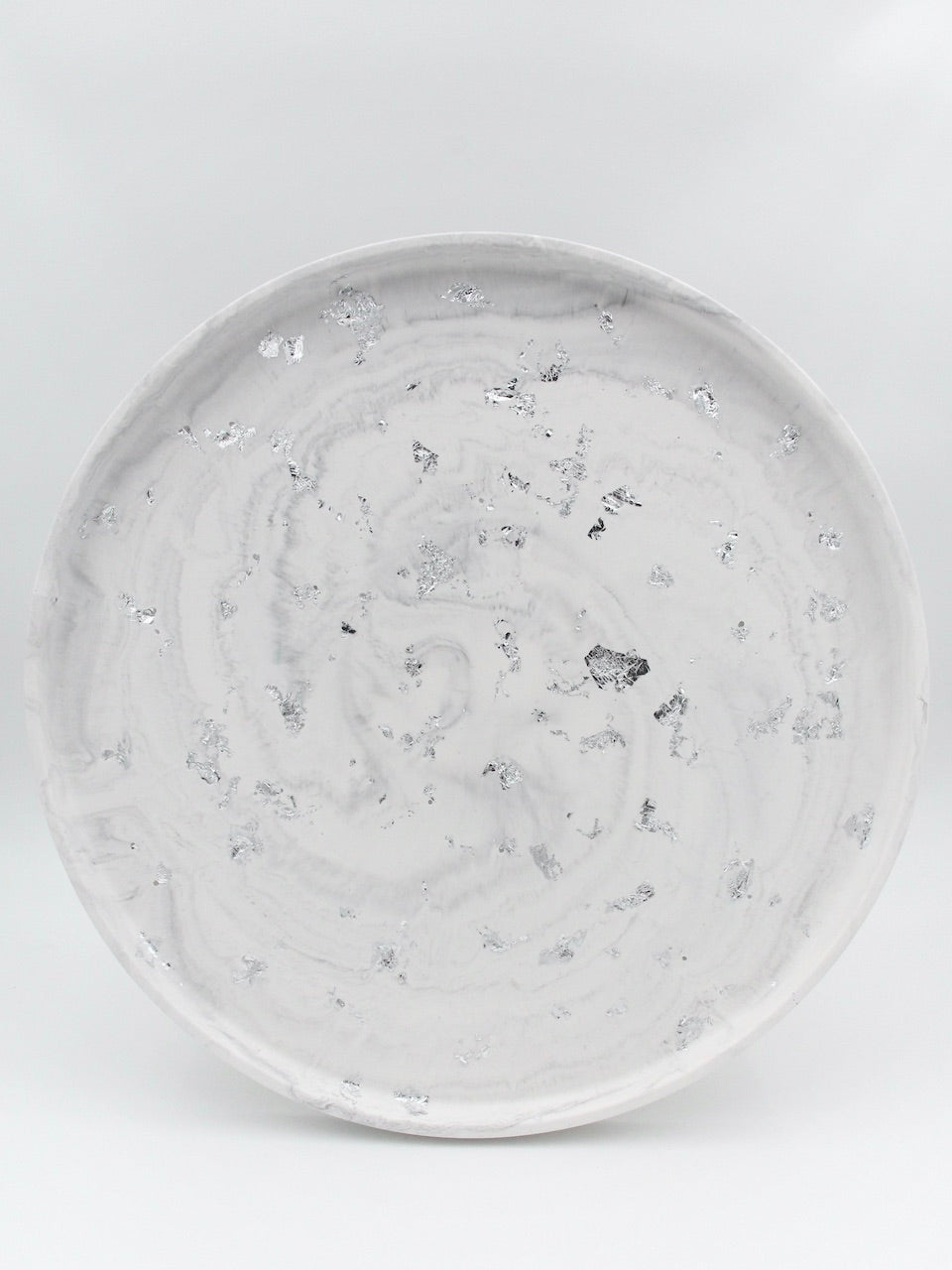 Stor rund bakke - Grå marmor med sølv (7381631336642)